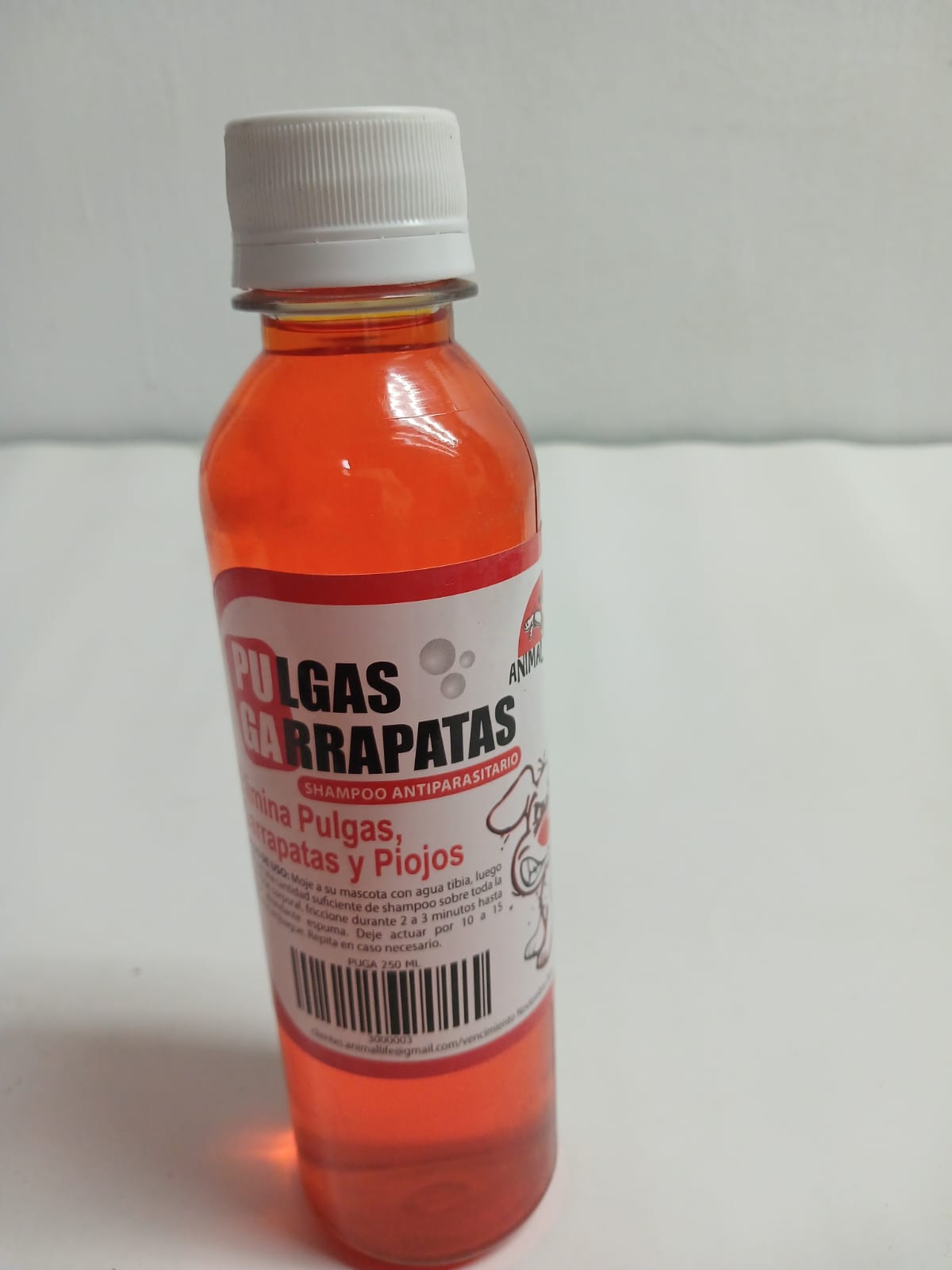SHAMPOO ANTIPUGAS Y GARRAPATAS 250 ml